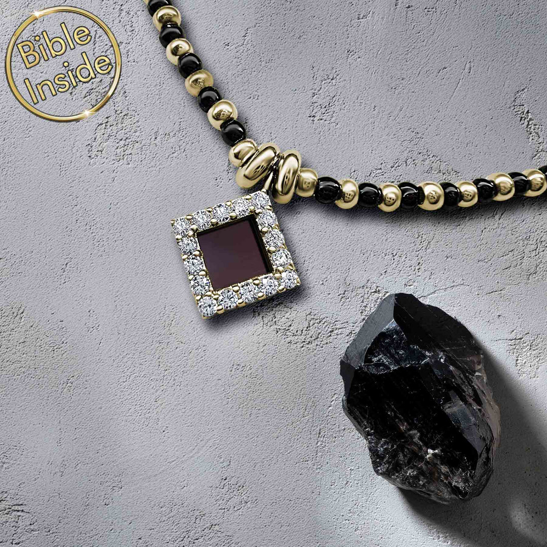 Gold necklace with scripture and onyx stone – elegant style