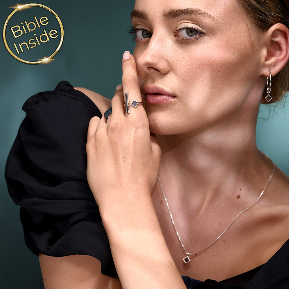 Gold necklace for Christian women in 14k yellow gold – Essence rhombus design