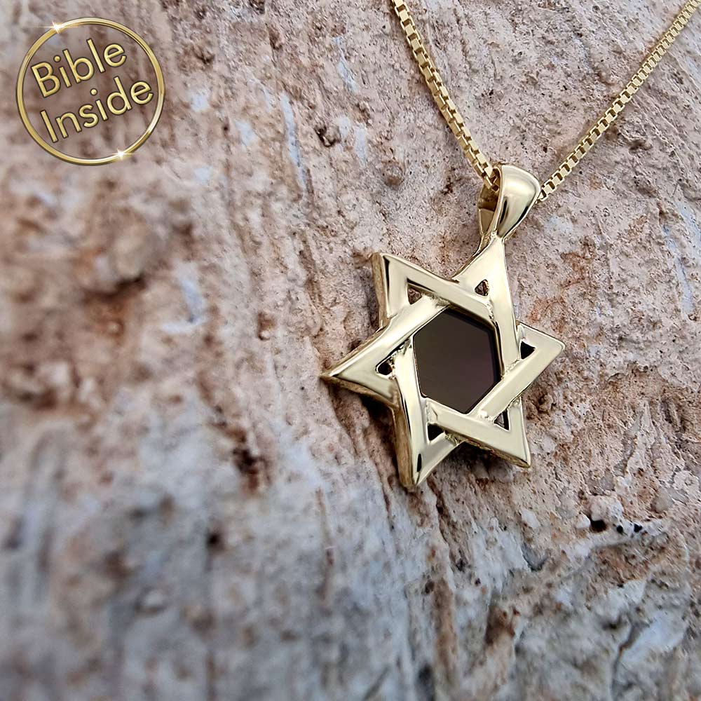 Cute Valentine's Day gift idea – elegant Star of David pendant in gold