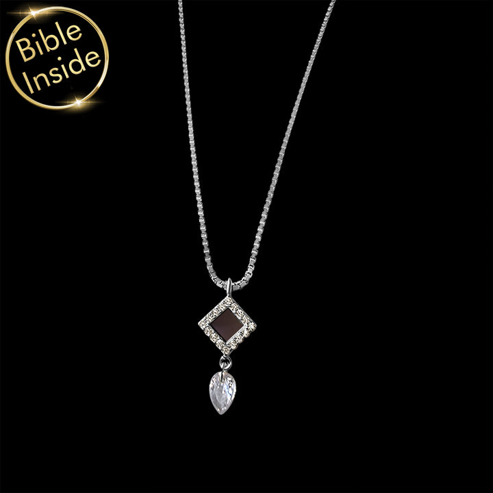 Mother's day necklace gift with elegant Amazona shape for daily wear